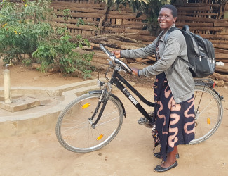 Beauftragte für Frauen, mit ihrem von Jesaja gesendeten Fahrrad